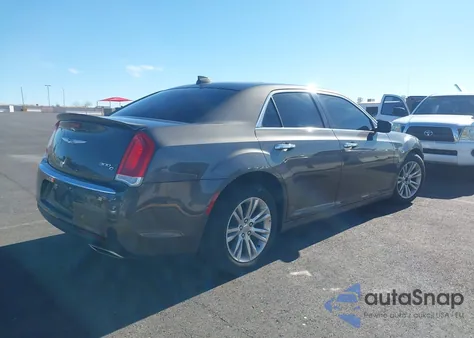 2017 Chrysler 300C z USA, uszkodzony, nr VIN 2C3CCAEG6HH549858